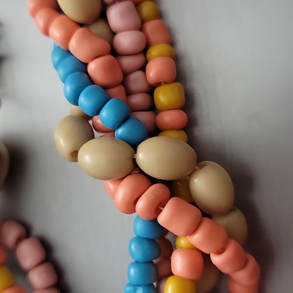 Beaded multicolor multilayered bracelet - Picture 3 of 3